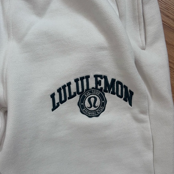 lululemon athletica Ivory Mid Rise Scuba Sweatpants, size XS - Picture 2 of 3